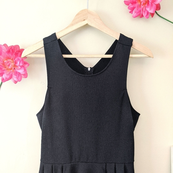 BLUENOTES jet black flowy asymmetrical hem dress - Picture 4 of 9